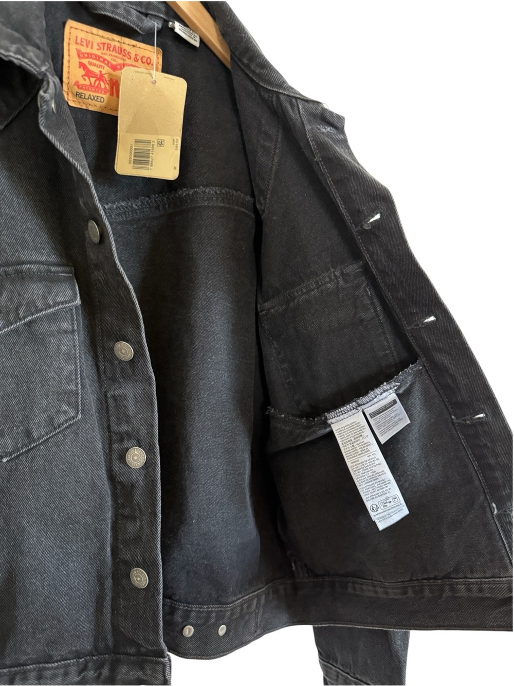 Levi’s NWT Relaxed Black Denim Trucker Jacket Horseshoe Graphic Men’s M - Picture 6 of 15